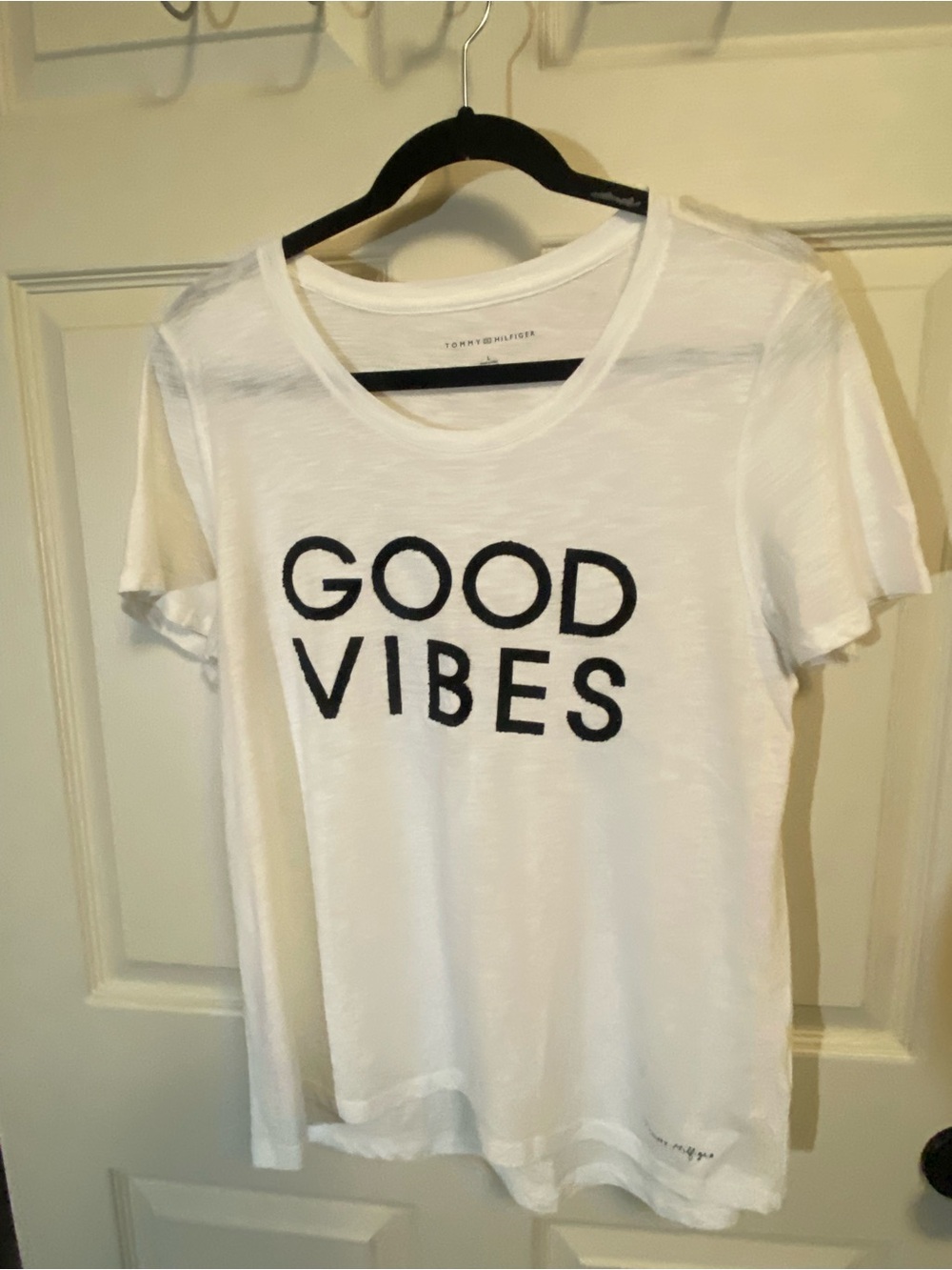 Tommy Hilfiger White Short-Sleeve 'GOOD VIBES' Graphic Tee